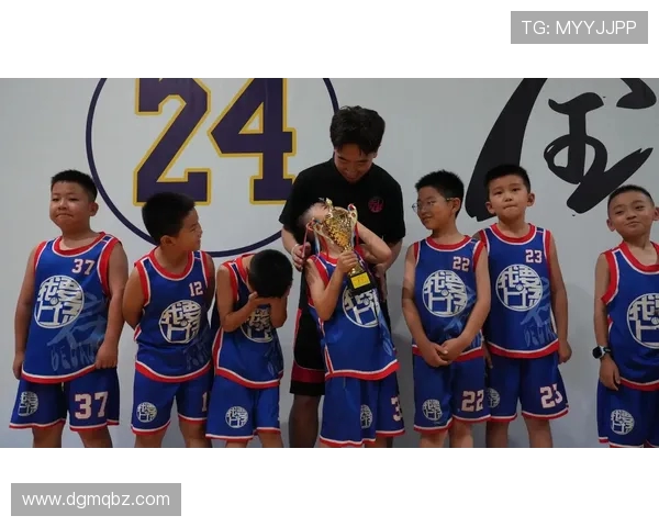 以篮球为核心探讨团队合作与竞技精神在青少年成长中的重要作用