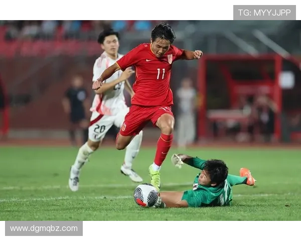 中国足球队在国际友谊赛中逆袭获胜，展现新阵容活力与战术调整