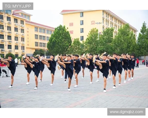 坚持健身塑造强健体魄打造健康生活方式与自信人生