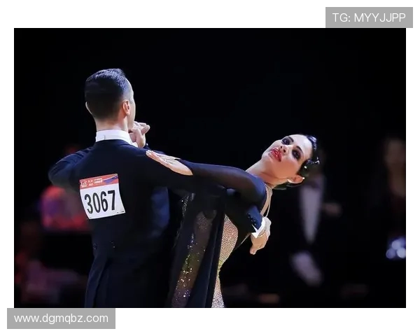 重庆极限运动队在世界杯中的团队协作表现分析与点评