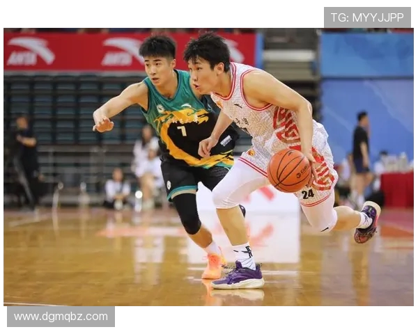 2025年世界杯篮球赛决赛激战连连 美国队以微弱优势险胜中国队获得冠军